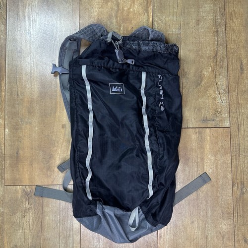 Rei flash pack hiking - co-op,